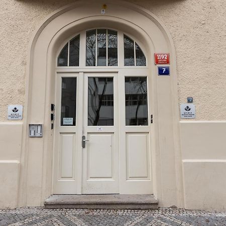 Capsule Hostel Andel Centre Spirit Praag Buitenkant foto