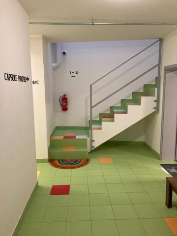 Capsule Hostel Andel Centre Spirit Praag Buitenkant foto