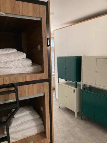Capsule Hostel Andel Centre Spirit Praag Buitenkant foto