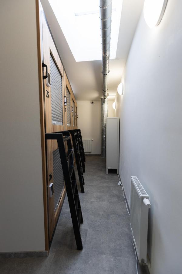 Capsule Hostel Andel Centre Spirit Praag Buitenkant foto