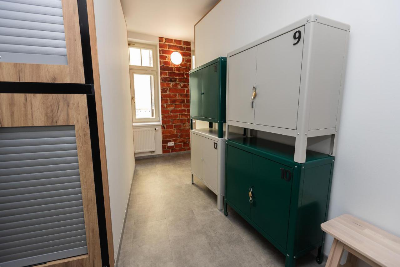 Capsule Hostel Andel Centre Spirit Praag Buitenkant foto