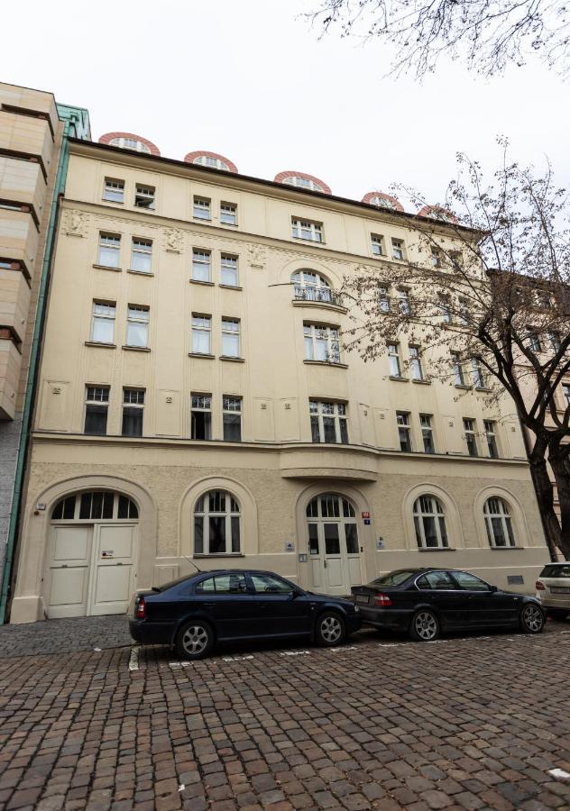 Capsule Hostel Andel Centre Spirit Praag Buitenkant foto